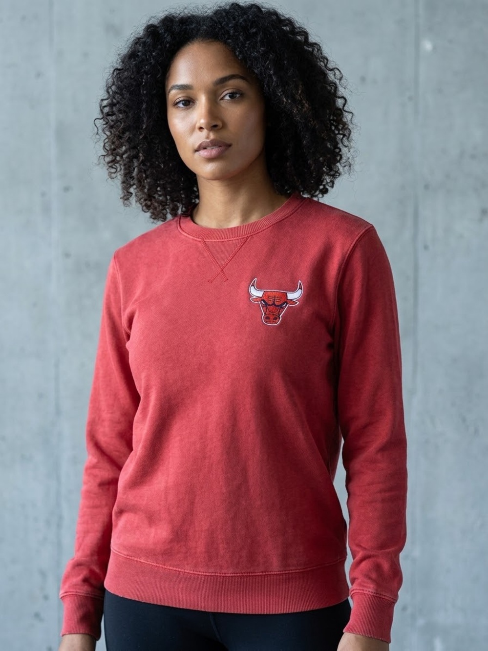 Unisex Chicago Bulls Vintage Wash Crewneck Sweatshirt Embroidered Logo Red